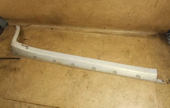 Toyota Land Cruiser (J100) Side skirt front trim 