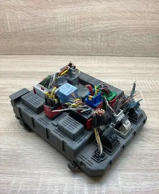 Peugeot 607 Fuse module 9645585480