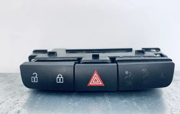 Opel Insignia A Hazard light switch 13271927