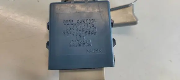 Toyota Yaris Door control unit/module 8598052051 0515003580