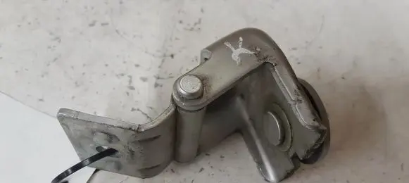 Peugeot 207 Tailgate/trunk/boot hinge