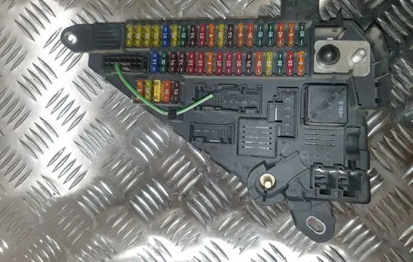 BMW 5 E60 E61 Fuse module 9138830 6000464819