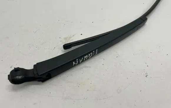 Volkswagen Tiguan Rear wiper blade arm