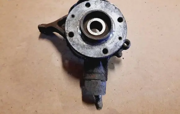 Citroen C4 I Front wheel hub spindle knuckle