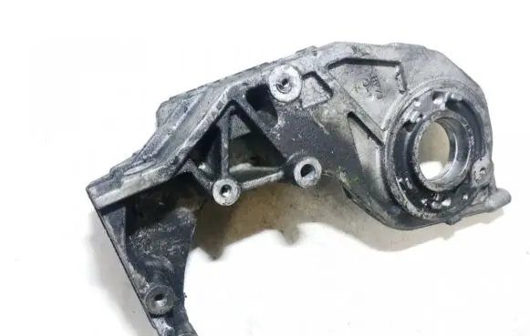 Mazda 626 Engine mounting bracket