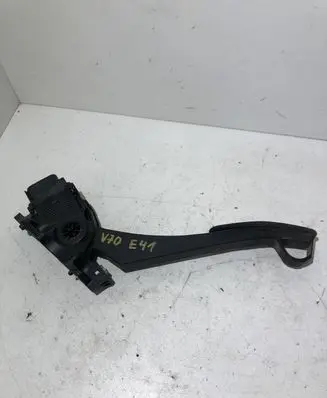 Volvo V70 Accelerator throttle pedal 30715175