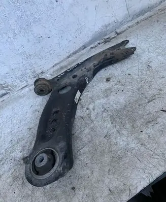 Volkswagen Golf VII Front lower control arm/wishbone