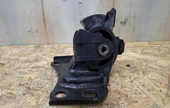 Toyota Prius+ (ZVW40) Engine mount bracket 
