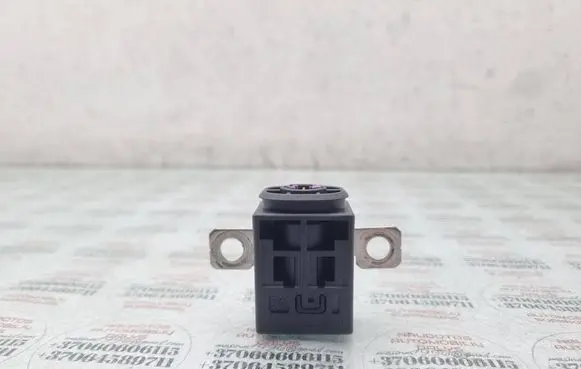 Audi A4 S4 B8 8K Battery relay fuse 4F0915519