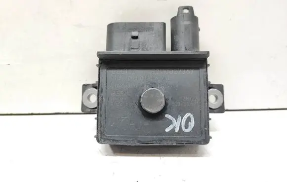 BMW 1 E81 E87 Glow plug pre-heat relay E2110022367 0522120703