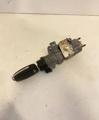 Audi A4 S4 B7 8E 8H Ignition lock 4B0905851M