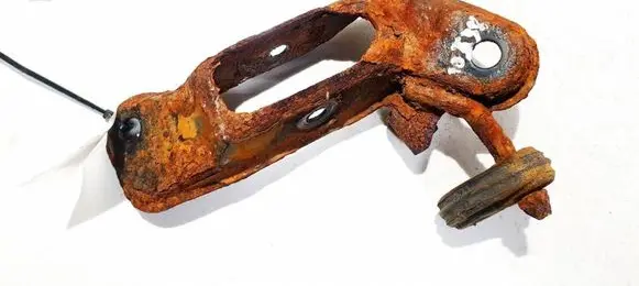 Ford Mondeo Mk III Bracket in trunk/boot 
