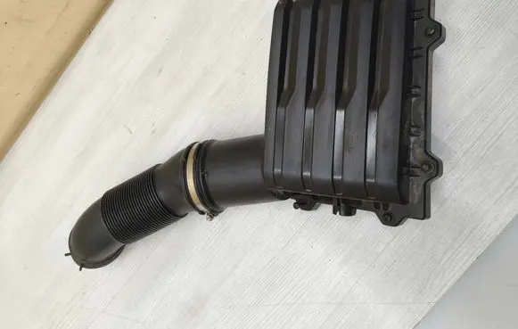 Air filter box