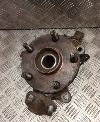 Toyota Corolla Verso AR10 Front wheel hub