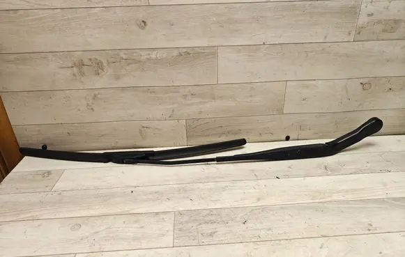 Opel Meriva A Front wiper blade arm 13140019