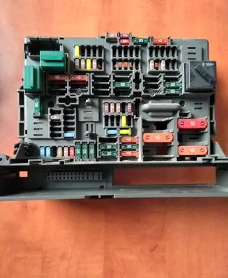 BMW 1 E81 E87 Fuse module 106887