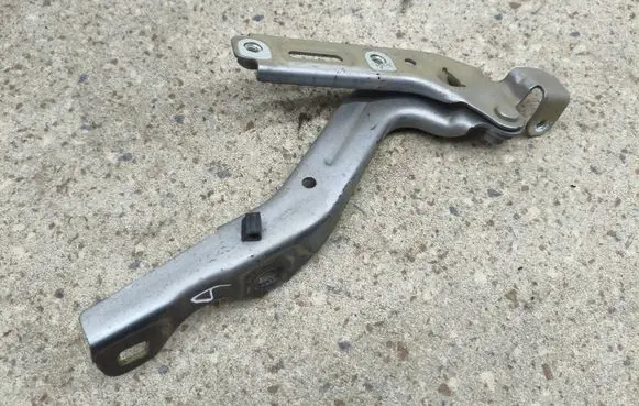 Chrysler Pacifica Engine bonnet/hood hinges 