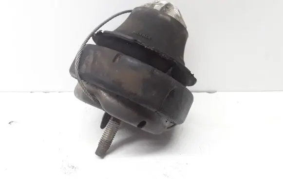Volvo S60 Engine mount bracket 948551