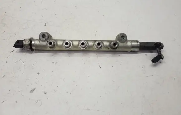 Opel Astra J Fuel main line pipe 55570022