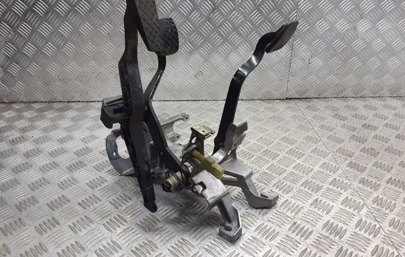 Audi 80 90 B3 Brake pedal 893721115