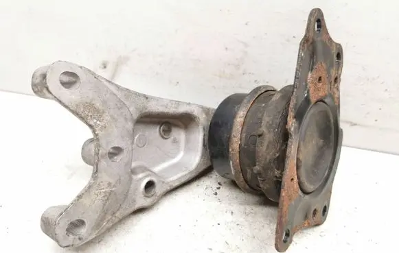 Volkswagen Polo Engine mount bracket 6Q0199185M