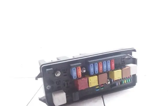 Opel Vectra C Fuse module 13240242 460023260