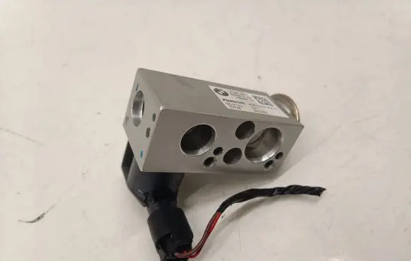Mini Cooper Countryman F60 Air conditioning (A/C) expansion valve 6845414