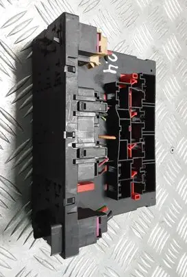 Volkswagen Touran I Fuse module 1K0937049M
