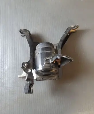 Toyota C-HR I Engine mount bracket