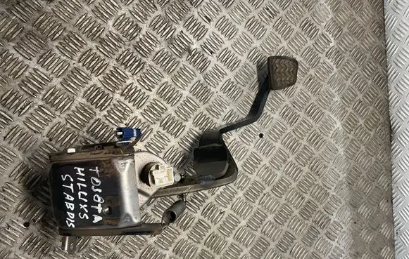 Toyota Hilux (AN10, AN20, AN30) Brake pedal 
