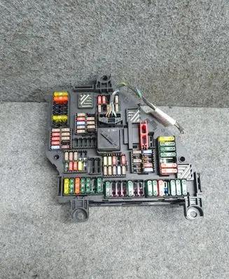 BMW 5 F10 F11 Fuse module 9264923 05645272 260314