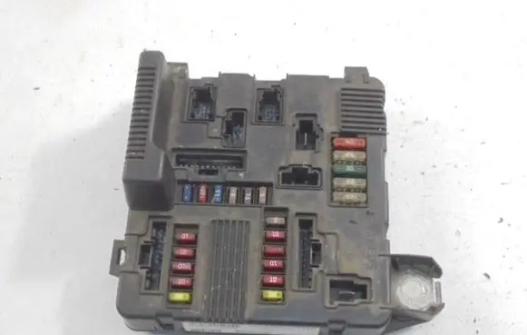 Renault Megane II Fuse box set 8200306033A