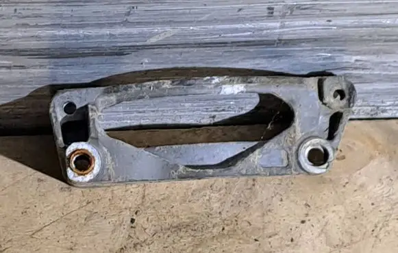 Volkswagen Touareg I A/C compressor mount bracket 070260885A