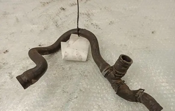 Mercedes-Benz C W203 Engine coolant pipe/hose 2038322394