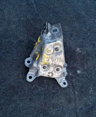 BMW 5 G30 G31 G38 Engine mounting bracket 6870754
