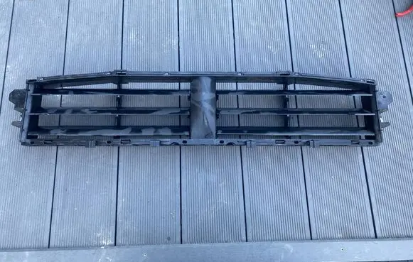 Porsche Macan (95B) Intercooler air guide/duct channel 95B121635G 95B121635F