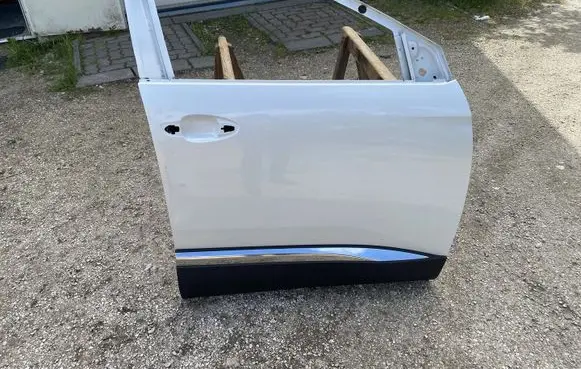 Peugeot 5008 Front door 
