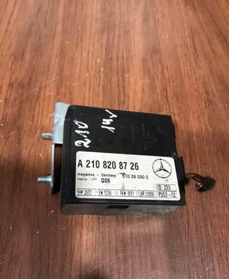 Mercedes-Benz E W210 ESP (stability system) control unit A2108208726 510080300