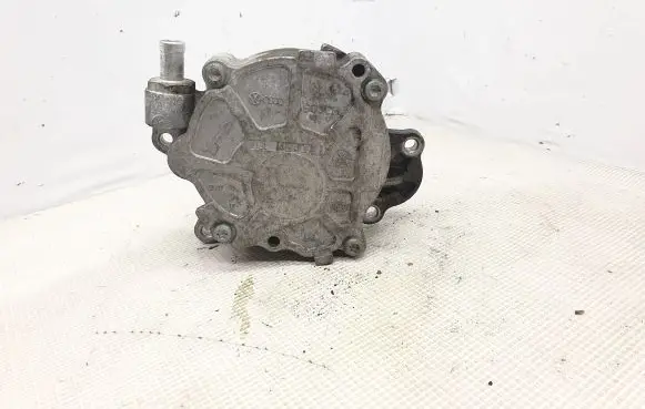 Volkswagen PASSAT B7 Vacuum pump 03L145100