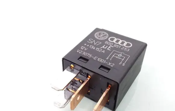 Volkswagen PASSAT B7 Other relay 6Q0951253 489