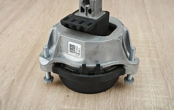 BMW 8 G16 Engine mount bracket 6860472