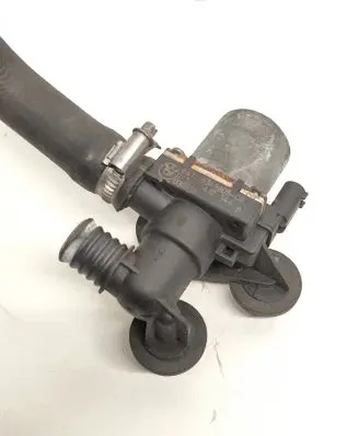 BMW 3 E46 Coolant heater control valve 8369805 1147412144 030519