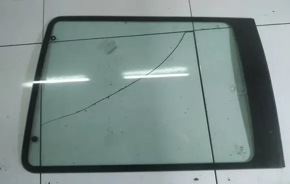 Nissan Serena Rear side window AS2