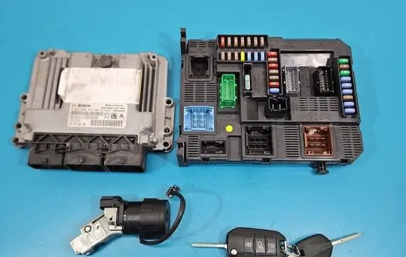 Peugeot 208 I Engine control unit/module ECU 0281030545 IMPRK1546949