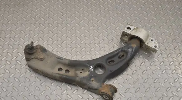 Volkswagen PASSAT B7 Front lower control arm/wishbone