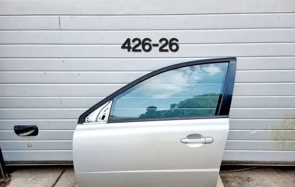 Volvo V70 Front door 30661065