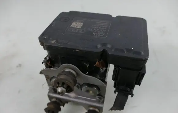 Audi Q7 4L ABS Pump 4L0614517D