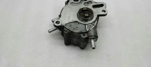 Volkswagen PASSAT B6 Vacuum pump 03G145209C