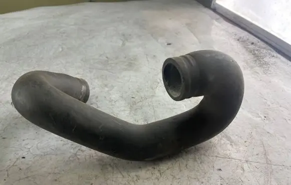 Opel Zafira A Engine coolant pipe/hose 24413975