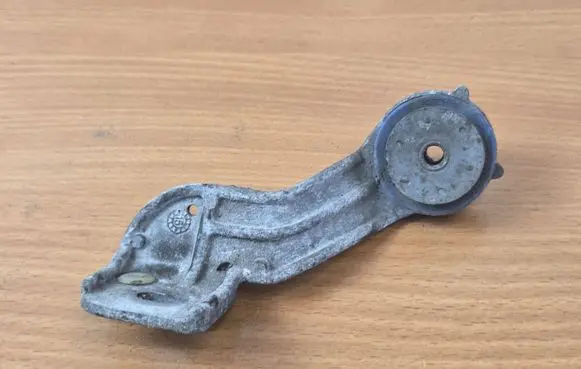 Peugeot 308 Radiator mount bracket 9603779180